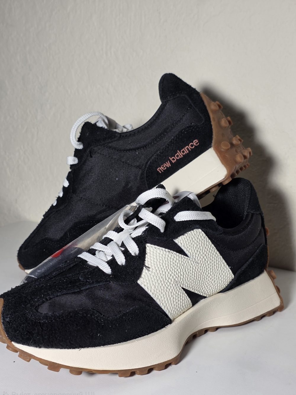 New Balance Women's 327 Sneakers from Finish Line Retro Runner Sneakers Size 37